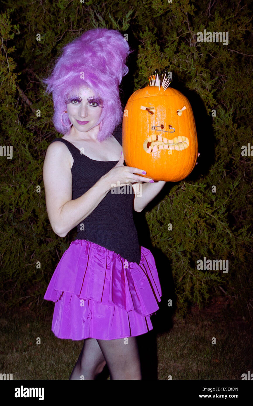 Donna in costume con jack o lantern zucca di Halloween su marthas vineyard usa Foto Stock