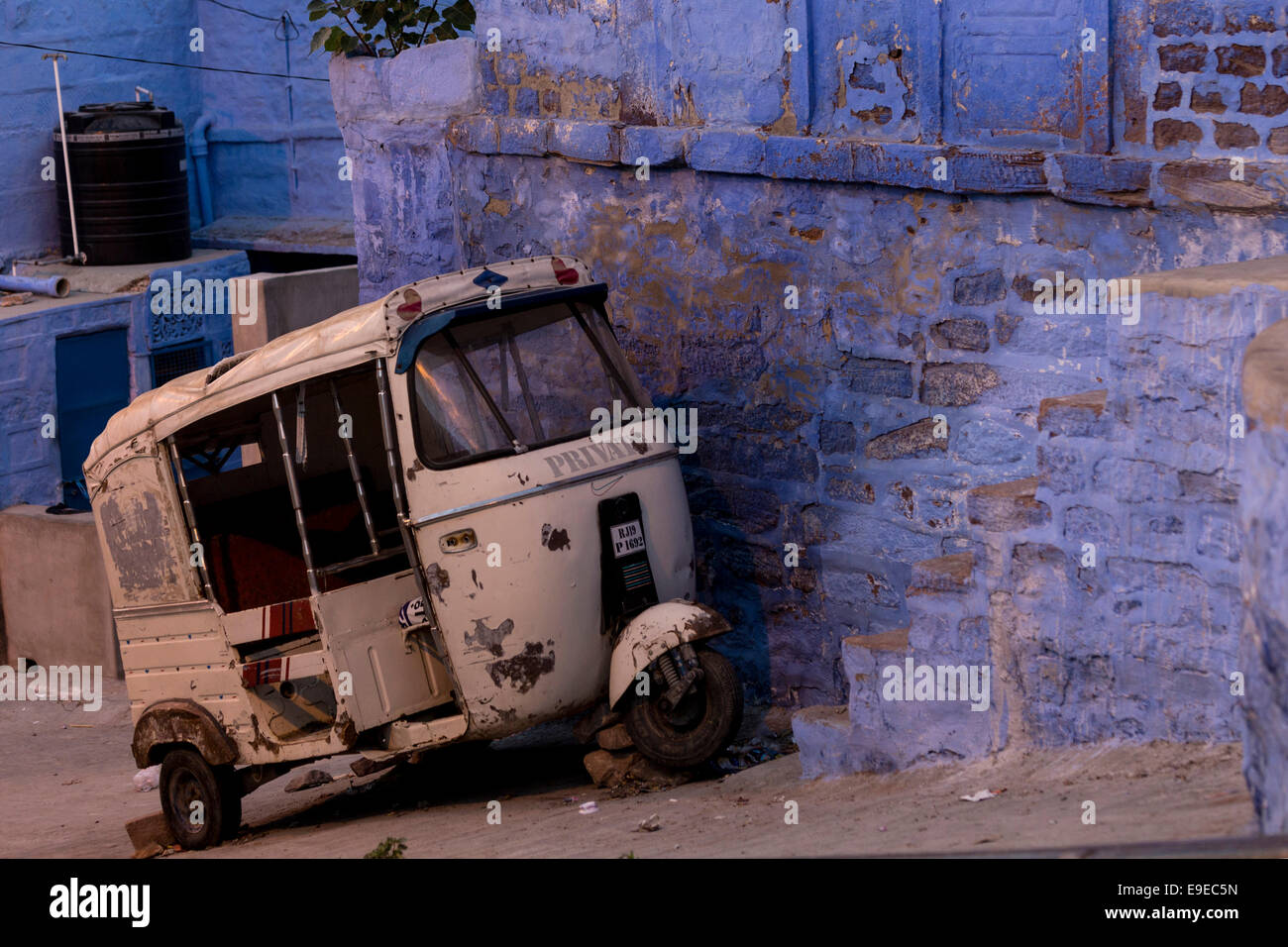 Autorickshaw parcheggiato di Jodhpur, Rajasthan, India Foto Stock