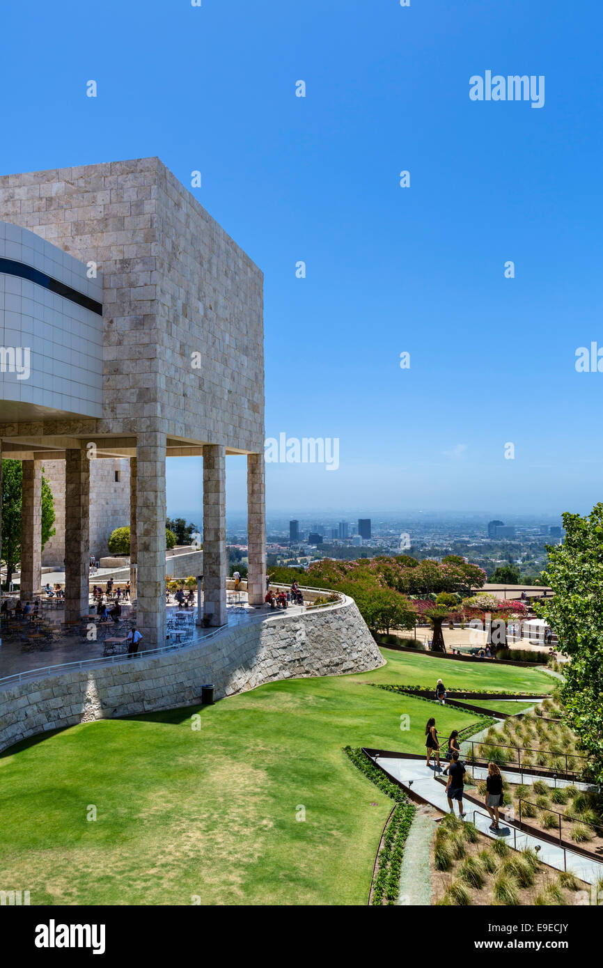 Il Getty Center complesso museale sulla sommità di una collina che domina la città di Los Angeles, Brentwood, Los Angeles, California, Stati Uniti d'America Foto Stock