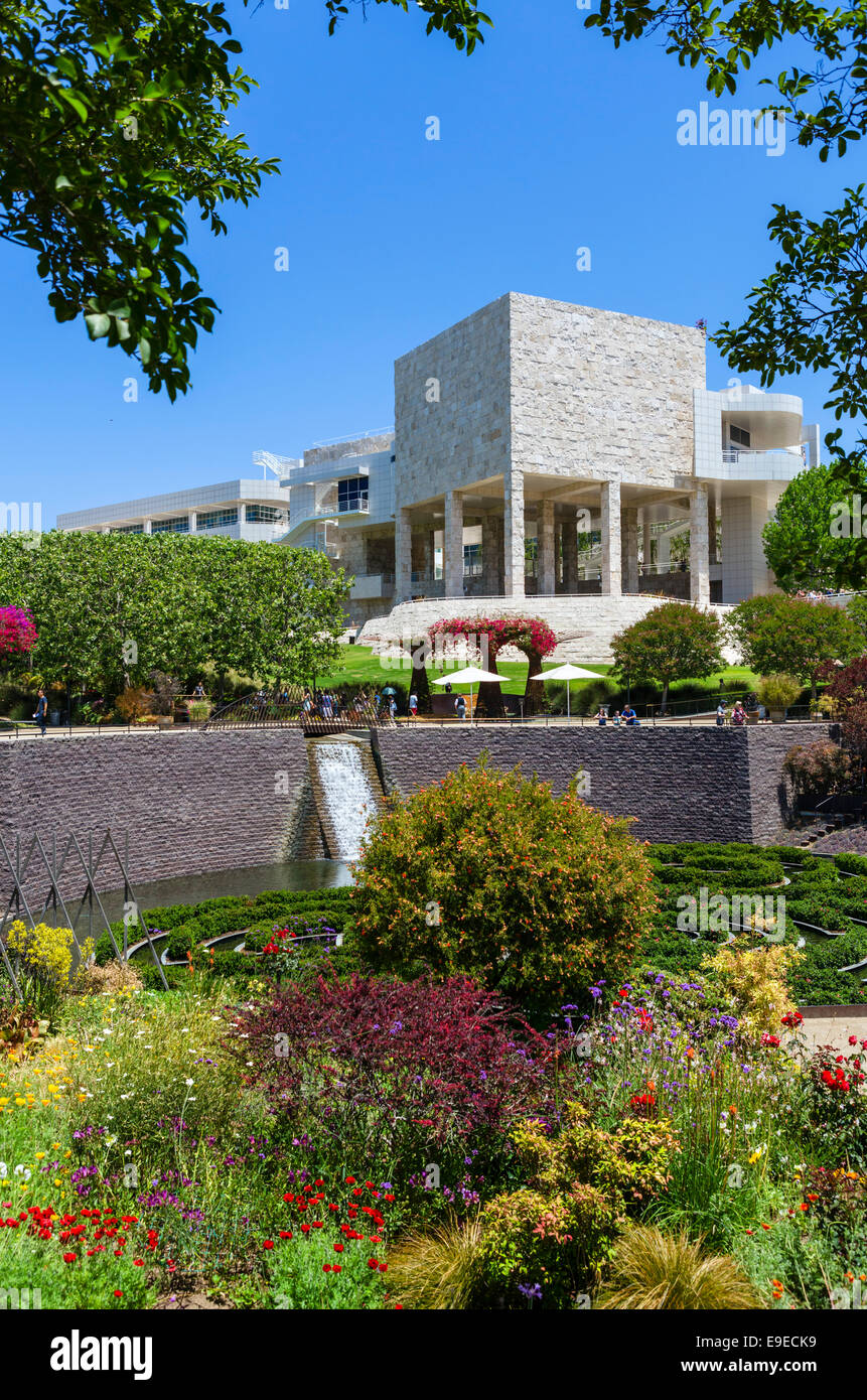 Il Getty Center complesso museale sulla sommità di una collina che domina la città di Los Angeles, Brentwood, Los Angeles, California, Stati Uniti d'America Foto Stock