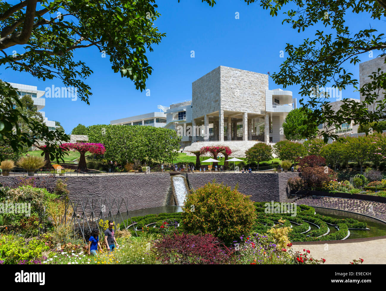 Il Getty Center complesso museale sulla sommità di una collina che domina la città di Los Angeles, Brentwood, Los Angeles, California, Stati Uniti d'America Foto Stock