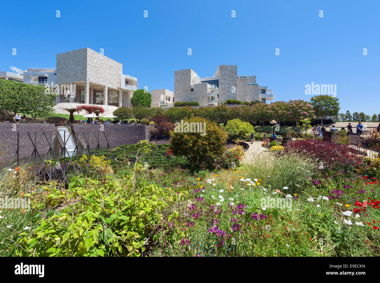 Il Getty Center complesso museale sulla sommità di una collina che domina la città di Los Angeles, Brentwood, Los Angeles, California, Stati Uniti d'America Foto Stock