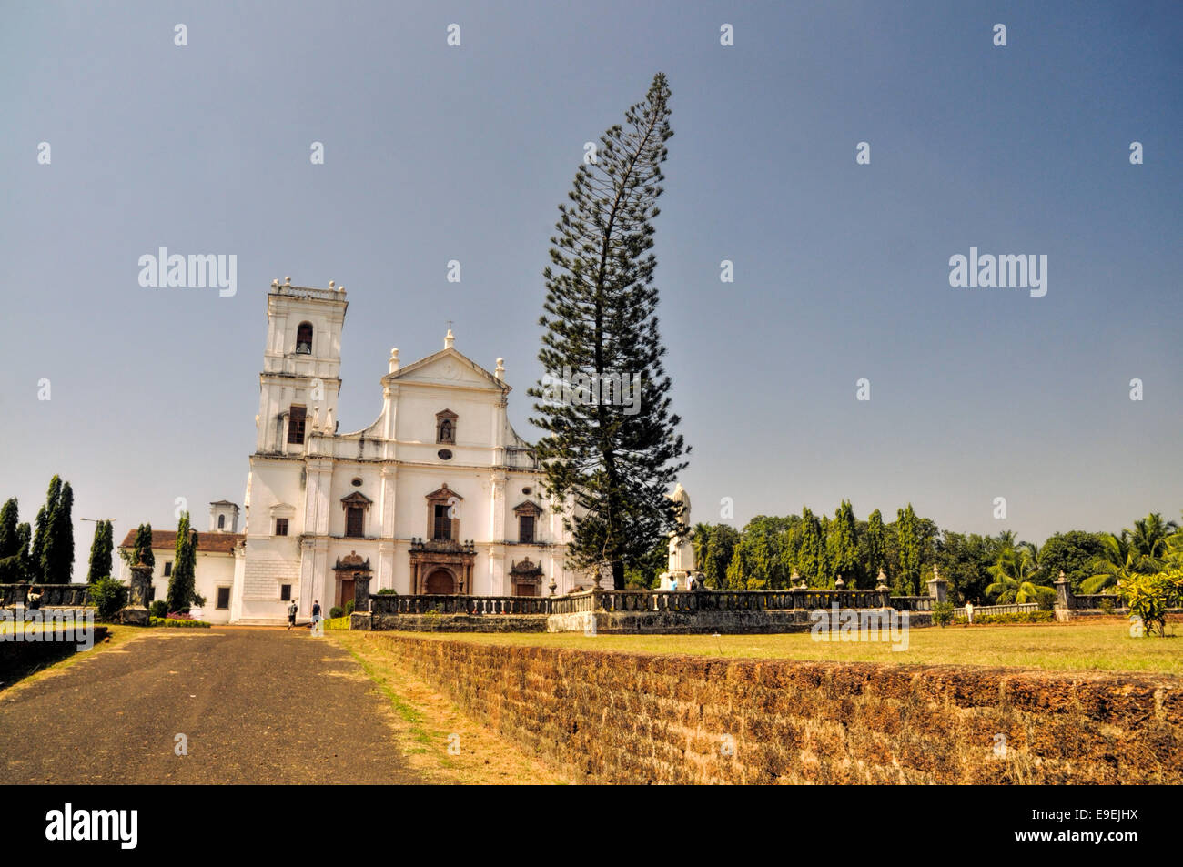 New Scenic 5 posti storica cattedrale nella città vecchia di Goa in India Foto Stock
