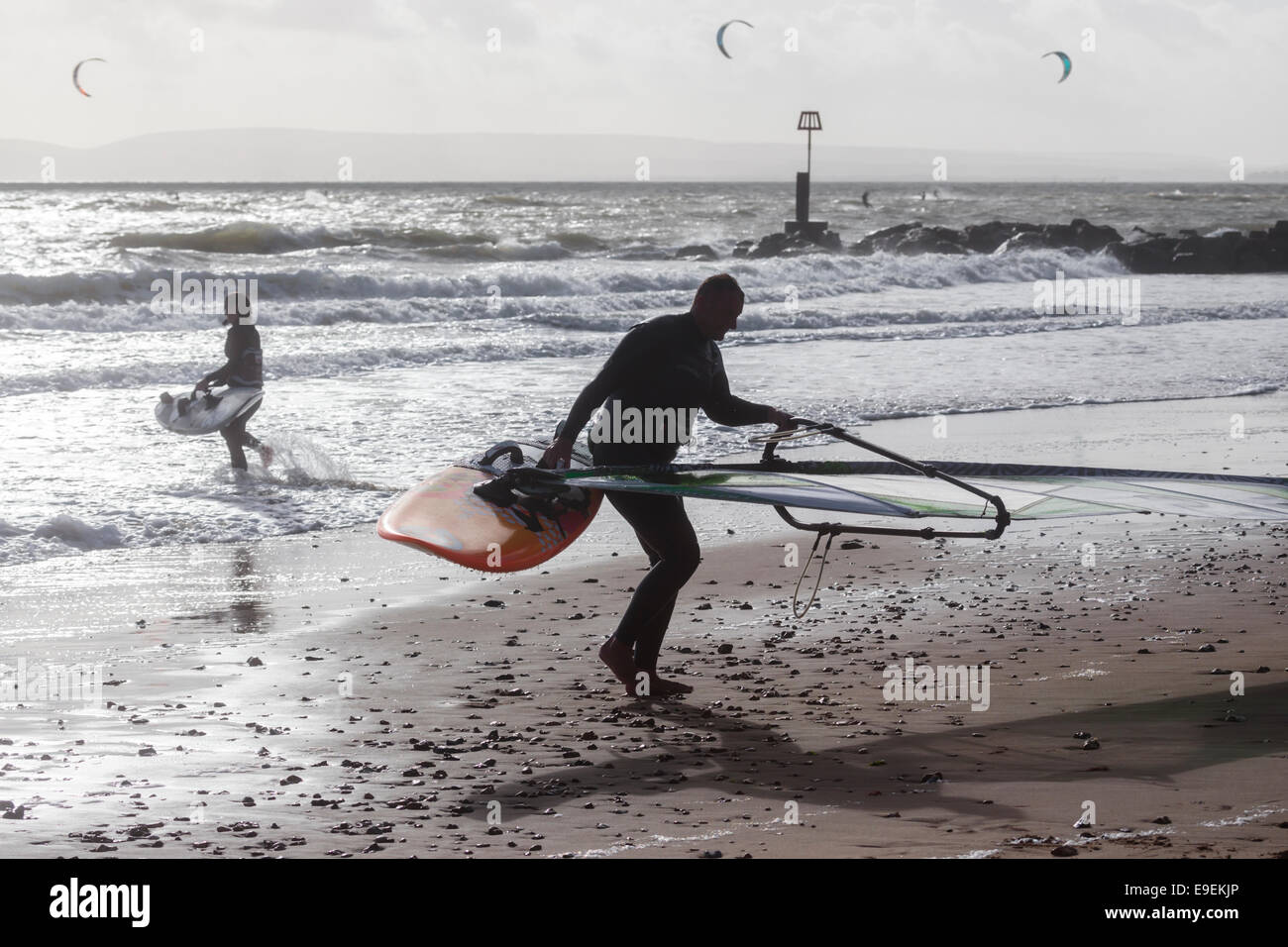 Wind surf sulla spiaggia di Bournemouth, Inghilterra Foto Stock