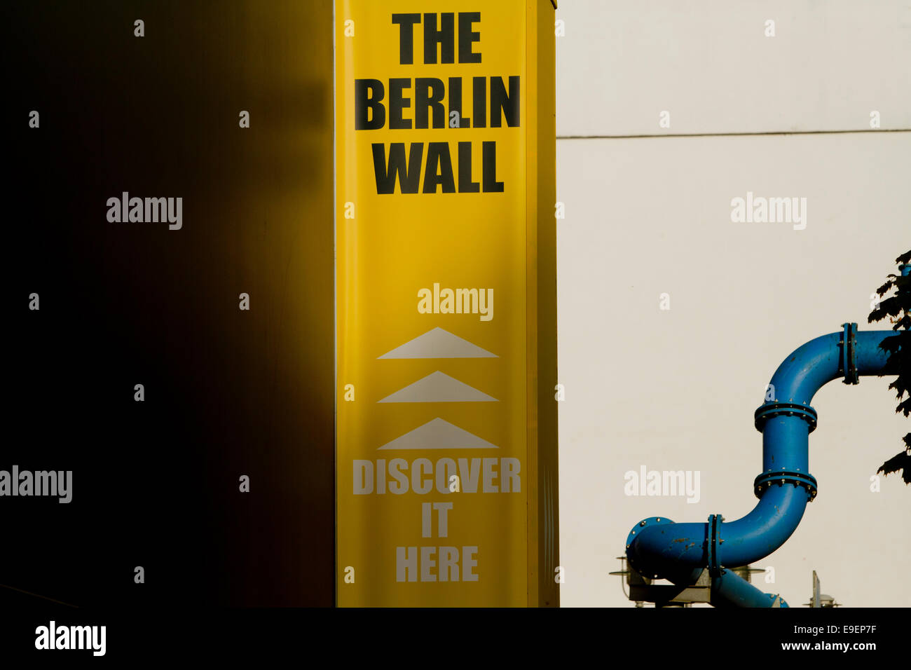 Leggermente surreale annuncio pubblicitario per il muro di Berlino tourist Foto Stock