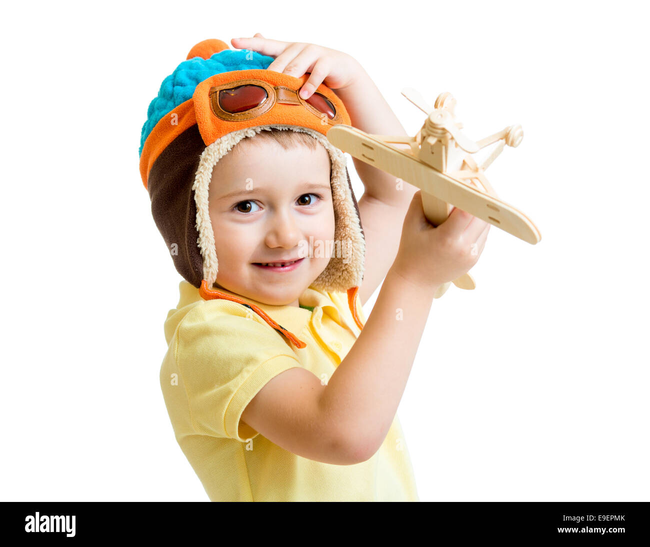 Kid ragazzo giocando con legno aereo giocattolo e sognare di pilo Foto Stock