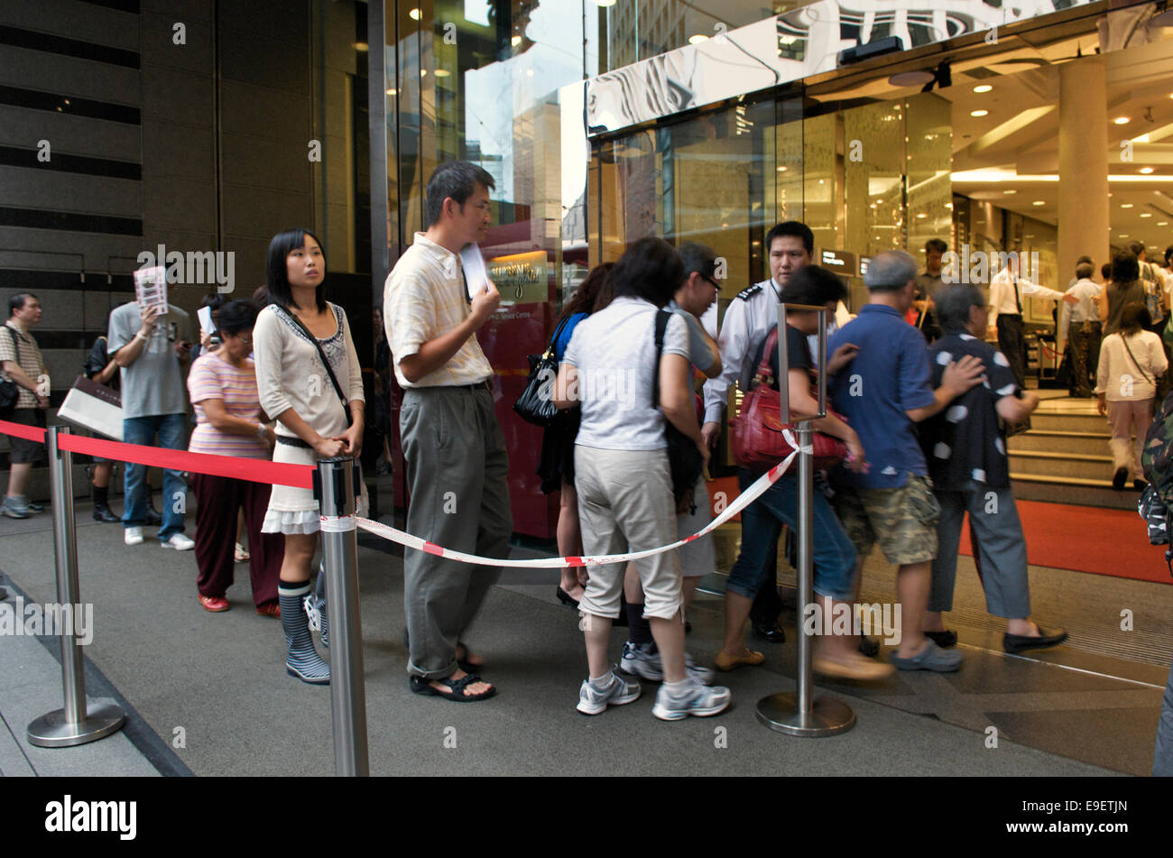 Hong Kong, Des Voeux Road, 24 Sett. 2008Bank run sulla banca di East Asia di Hong Kong all'inizio della crisi finanziaria. Foto Stock