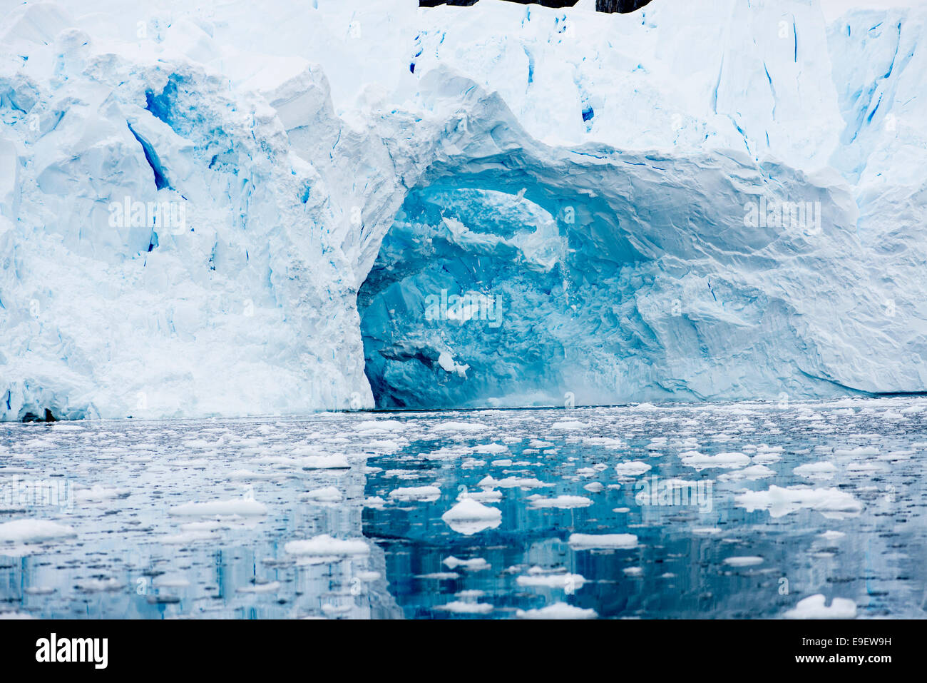 Glacier ice cave, Antartide Foto Stock