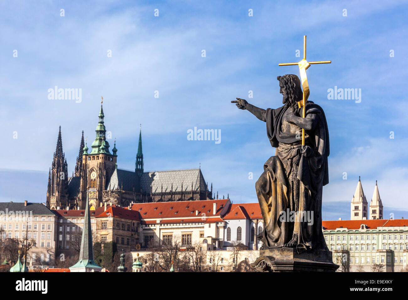Statua Di San Giovanni Battista La cattedrale medievale di san giovanni battista immagini e fotografie
