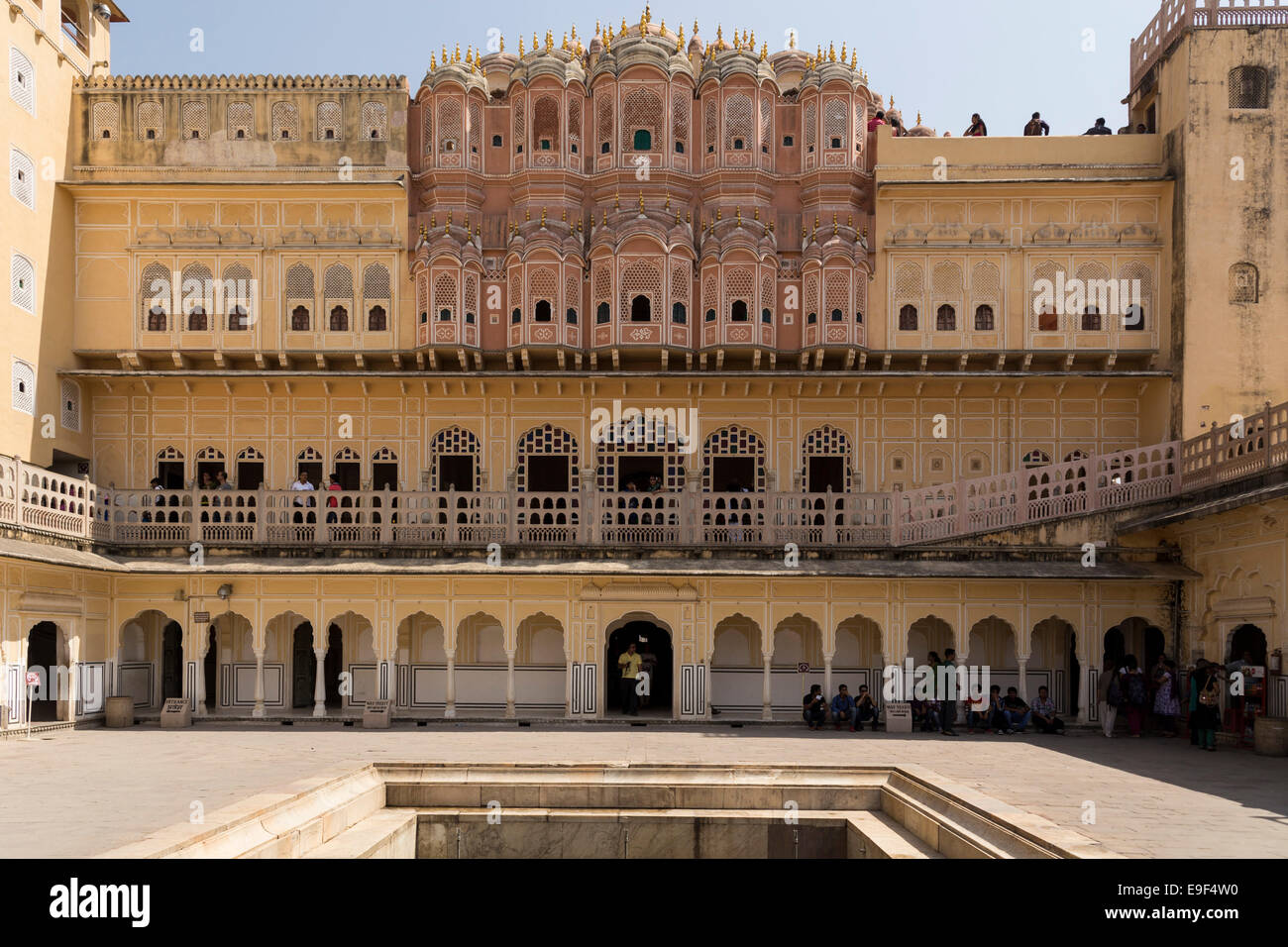 Interno del Hawa Mahal, Jaipur, Rajasthan, India Foto Stock
