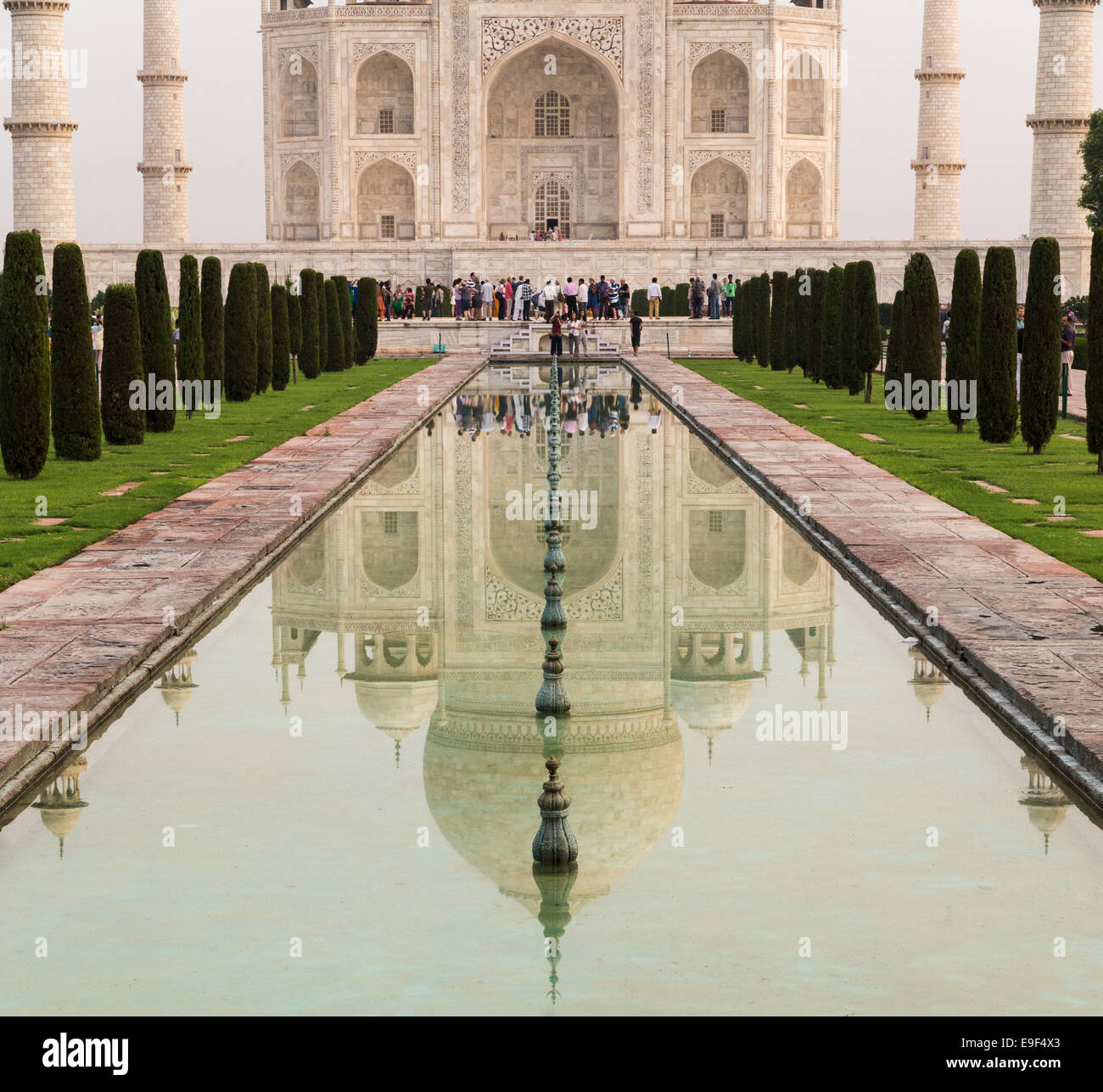 Taj Mahal di sunrise, Agra, Uttar Pradesh, India Foto Stock