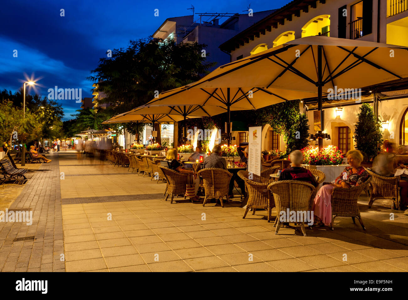 Lungomare cafe/ristorante, Puerto de Pollensa, Mallorca - Spagna Foto Stock