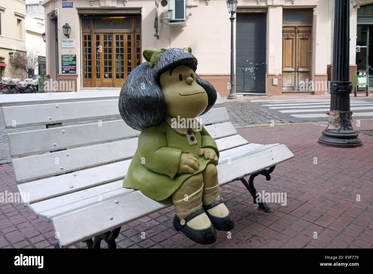 Statua di Mafalda (personaggio dei fumetti creata da Quino). San Telmo