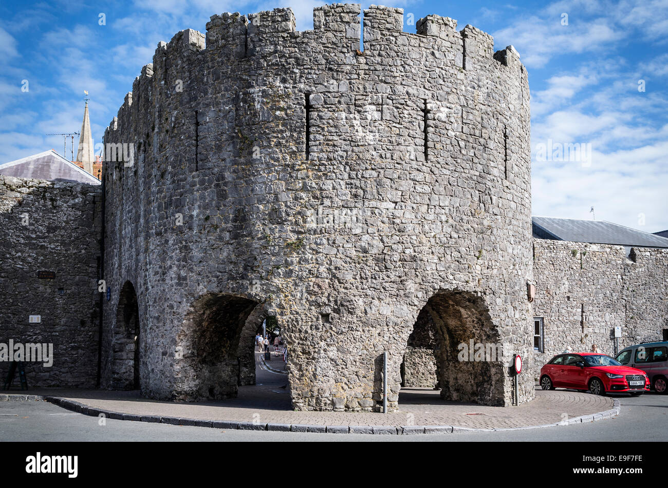 Cinque archi nelle vecchie mura della città in Tenby Dyfed Regno Unito Foto Stock