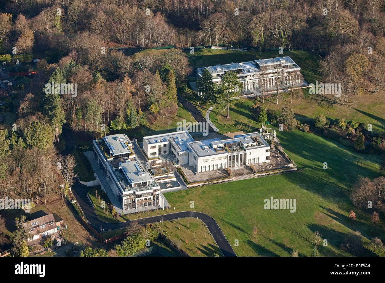 Vista aerea del lussuoso charter appartamenti, Sunninghill, Ascot, Berkshire, Regno Unito, casa di Sir Cliff Richard tra gli altri Foto Stock