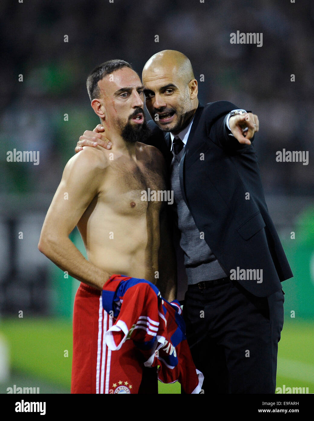 Moenchengladbach, Germania. 26 ottobre, 2014. Il calcio tedesco Bundesliga Borussia Monchengladbach vs FC Bayern Muenchen ----- Bayern manager Pep Guardiola incarica Frank Ribéry Credito: kolvenbach/Alamy Live News Foto Stock