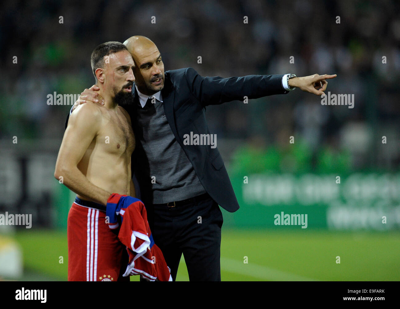 Moenchengladbach, Germania. 26 ottobre, 2014. Il calcio tedesco Bundesliga Borussia Monchengladbach vs FC Bayern Muenchen ----- Bayern manager Pep Guardiola incarica Frank Ribéry Credito: kolvenbach/Alamy Live News Foto Stock