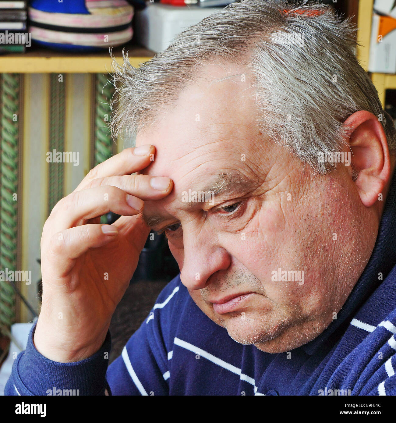 Ritratto di triste uomo anziano Foto Stock