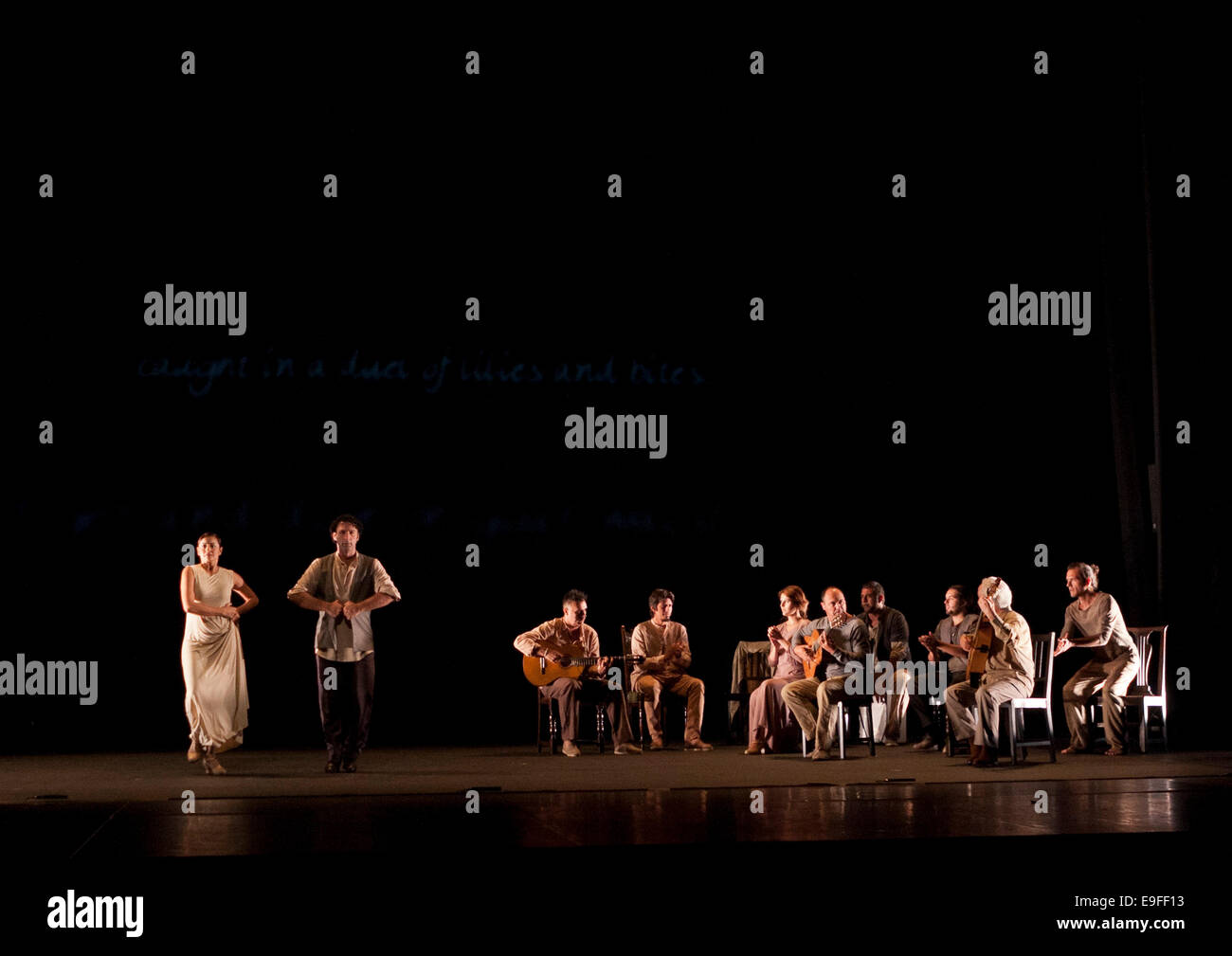 Paco Peña flamenco spagnola con il suo spettacolo Patrias, esplora attraverso la musica emotivo, fisico e impatto culturale della guerra su S Foto Stock