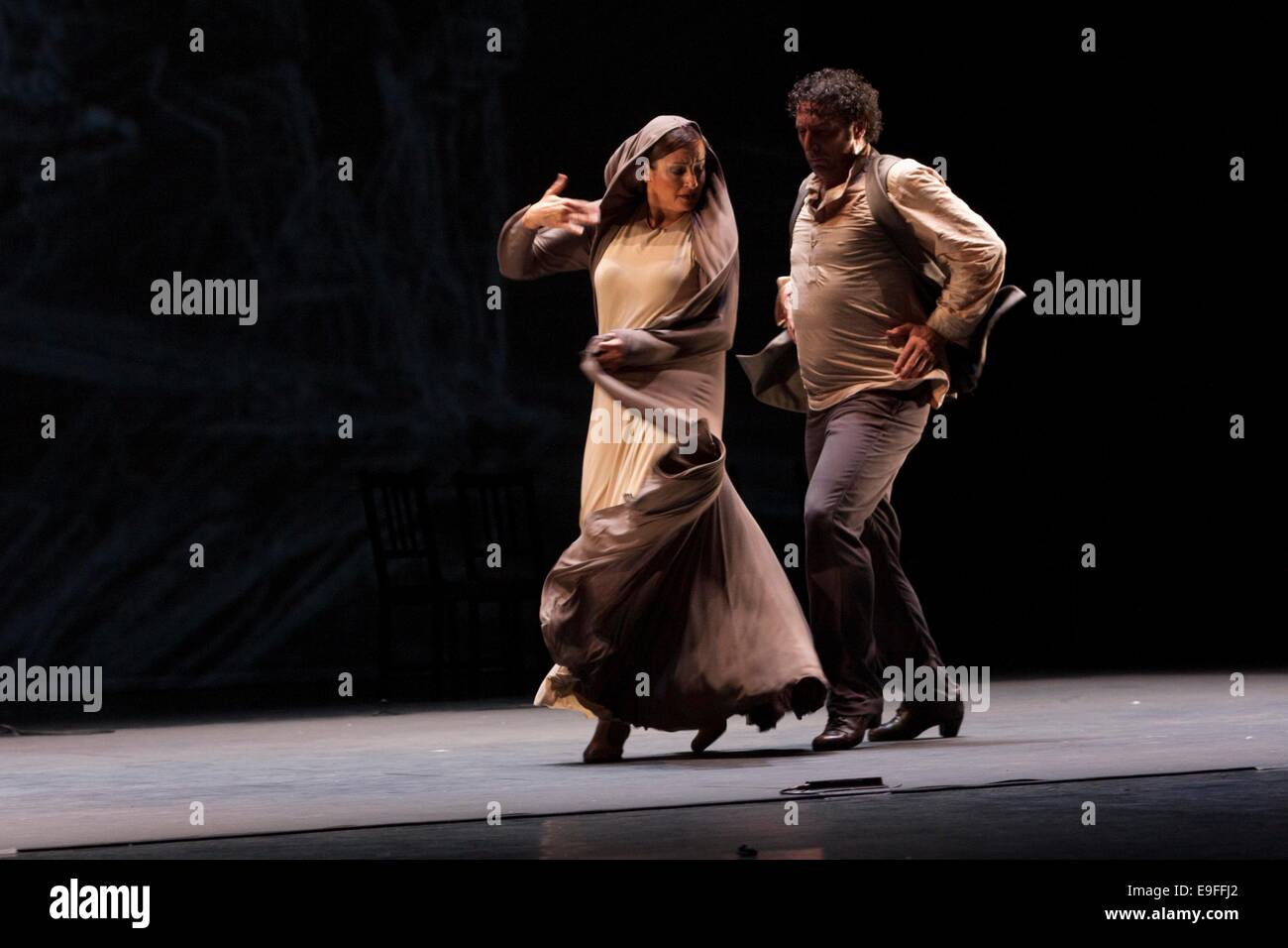 Paco Peña flamenco spagnola con il suo spettacolo Patrias, esplora attraverso la musica emotivo, fisico e impatto culturale della guerra su S Foto Stock
