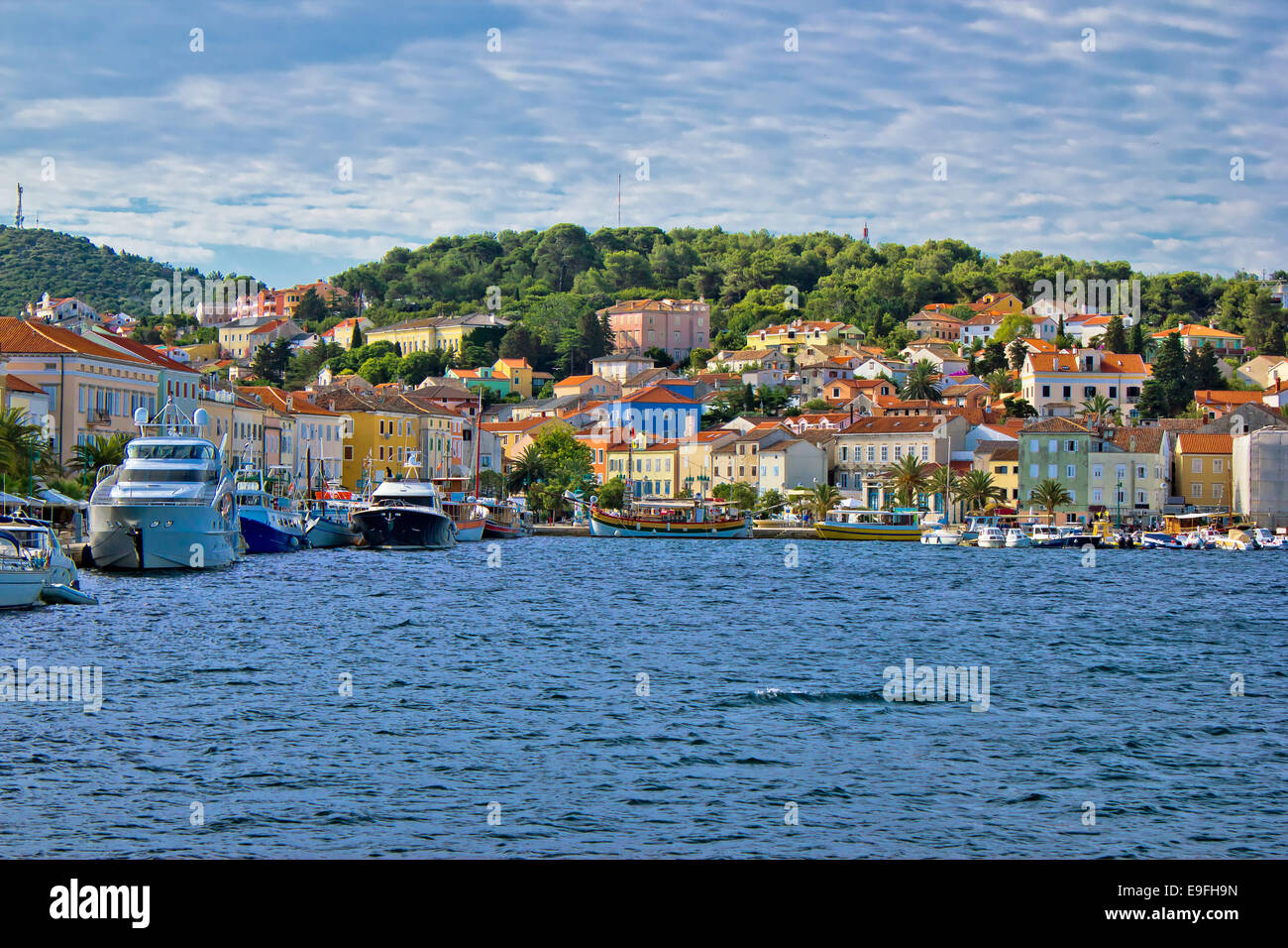 Colorata città di Mali Losinj waterfront Foto Stock