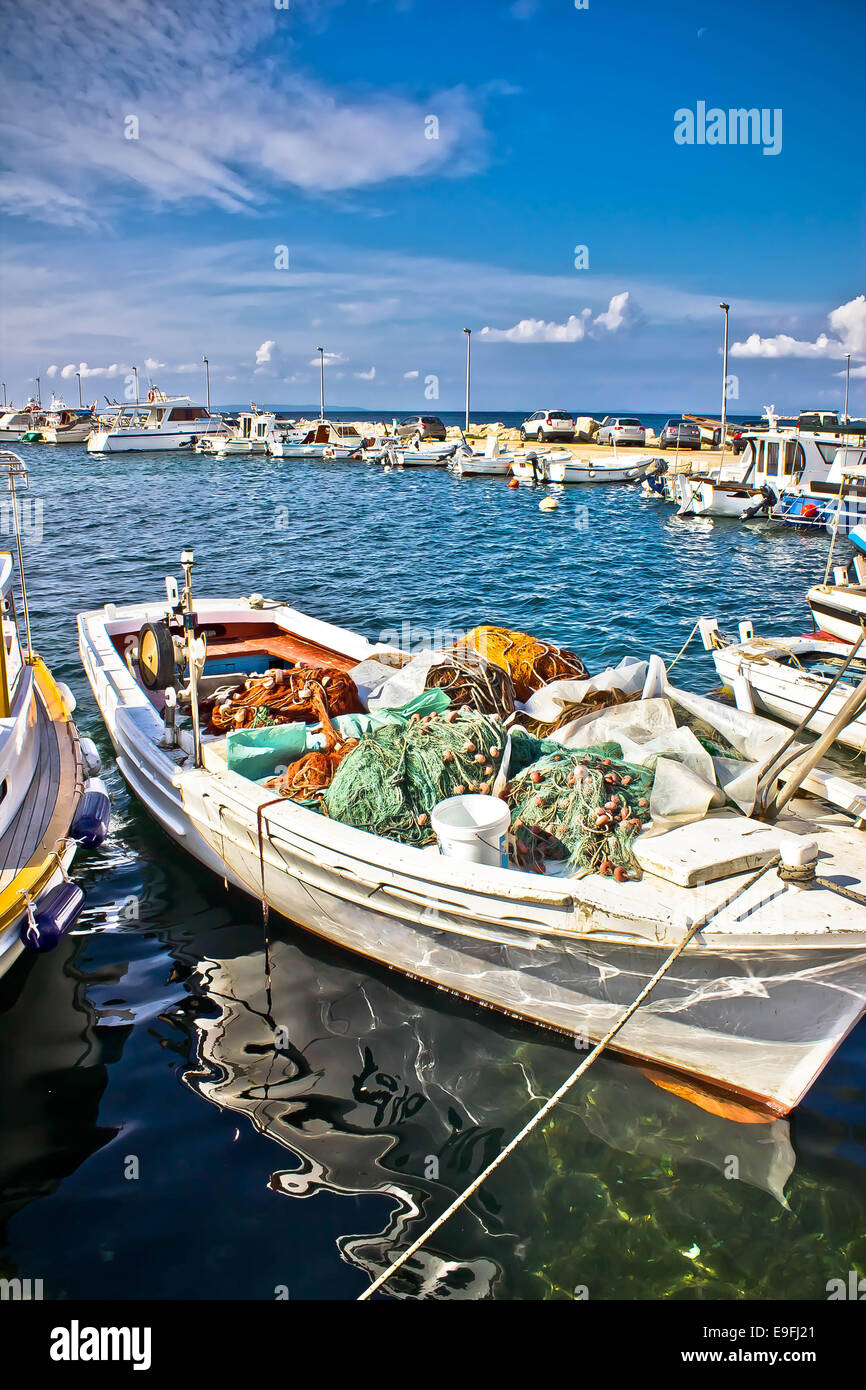 Il vecchio pesca barca di legno con reti Foto Stock