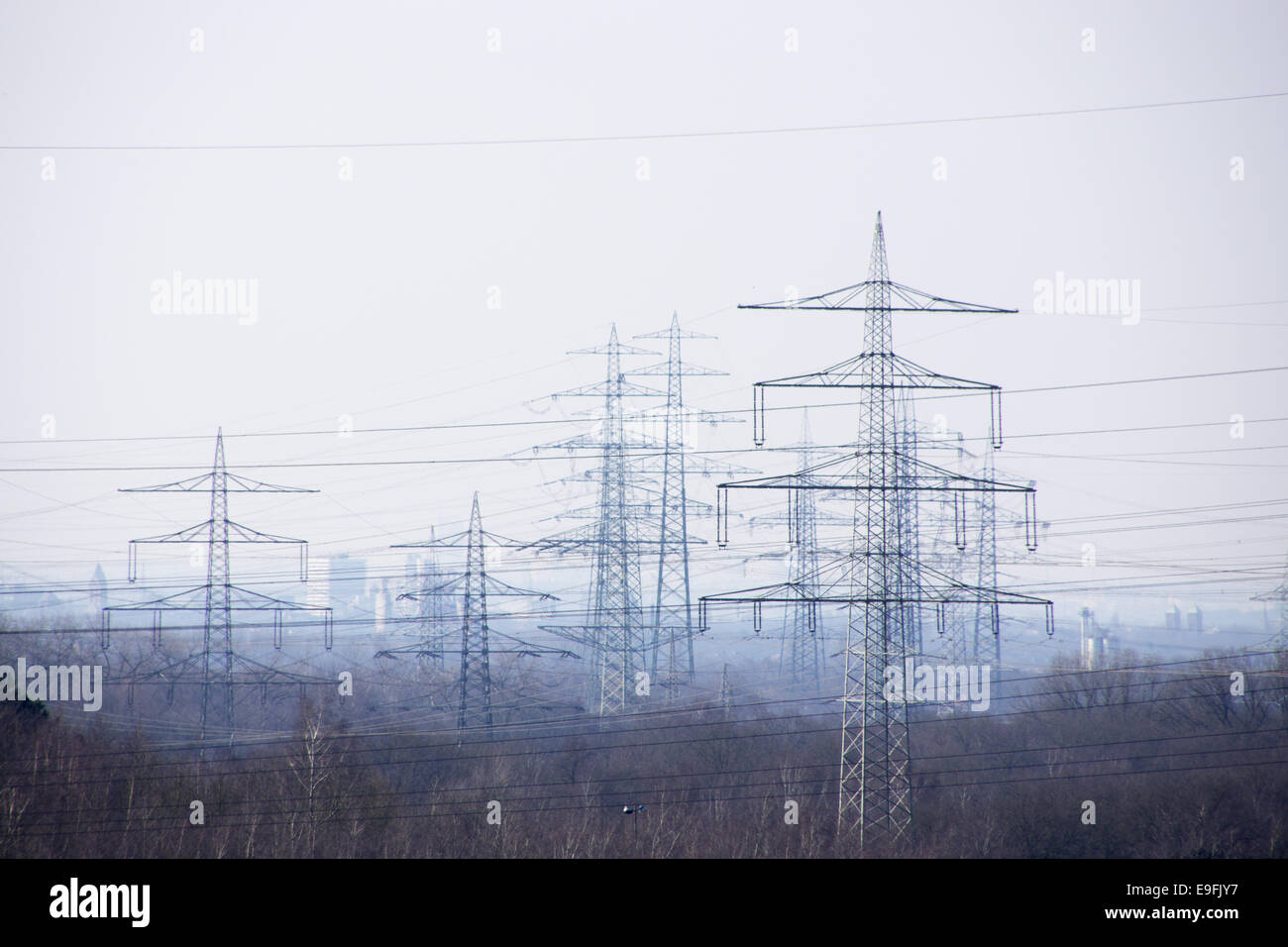 Torri elettriche nella zona della Ruhr, Germania Foto Stock