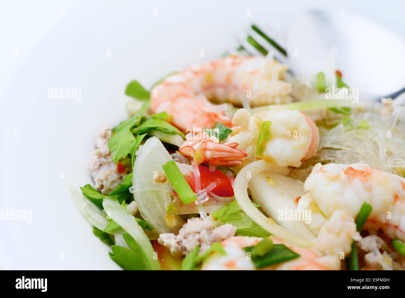 Vermicelli con insalata di gamberetti, cibo tailandese Foto Stock