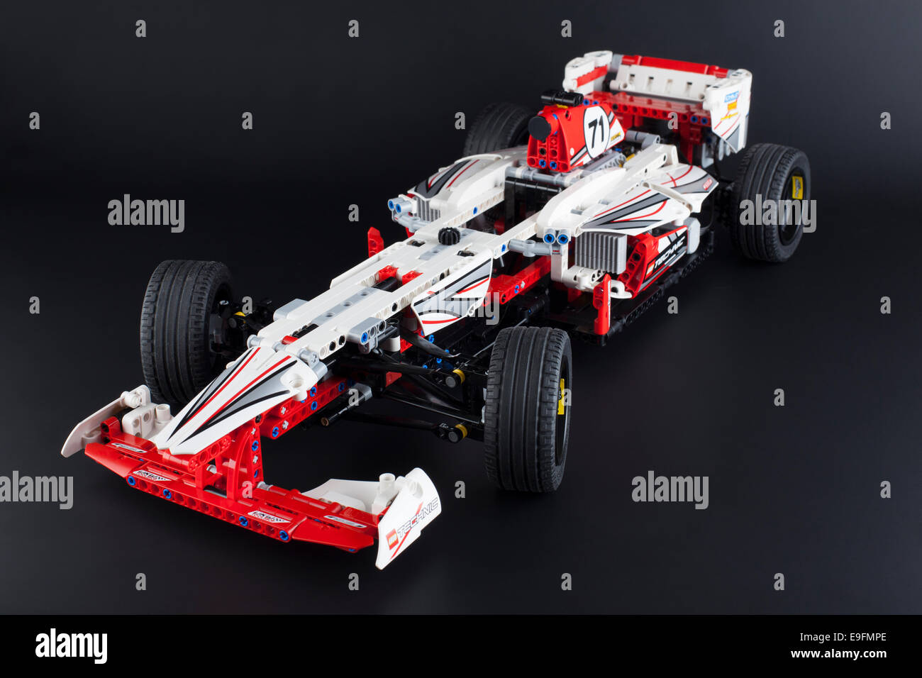 Tambov, Federazione Russa - 12 gennaio 2014 Lego Technic Grand Prix modello  Racer su sfondo nero. Voce 42000 Foto stock - Alamy