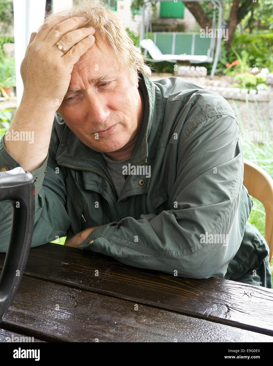 Ritratto di triste uomo anziano Foto Stock