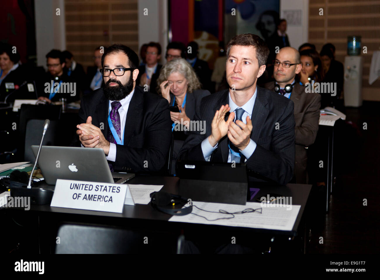 Copenhagen, Danimarca. 27 ottobre, 2014. I delegati di Stati Uniti all'IPCC cerimonia di apertura a Copenhagen il lunedì. Credito: OJPHOTOS/Alamy Live News Foto Stock