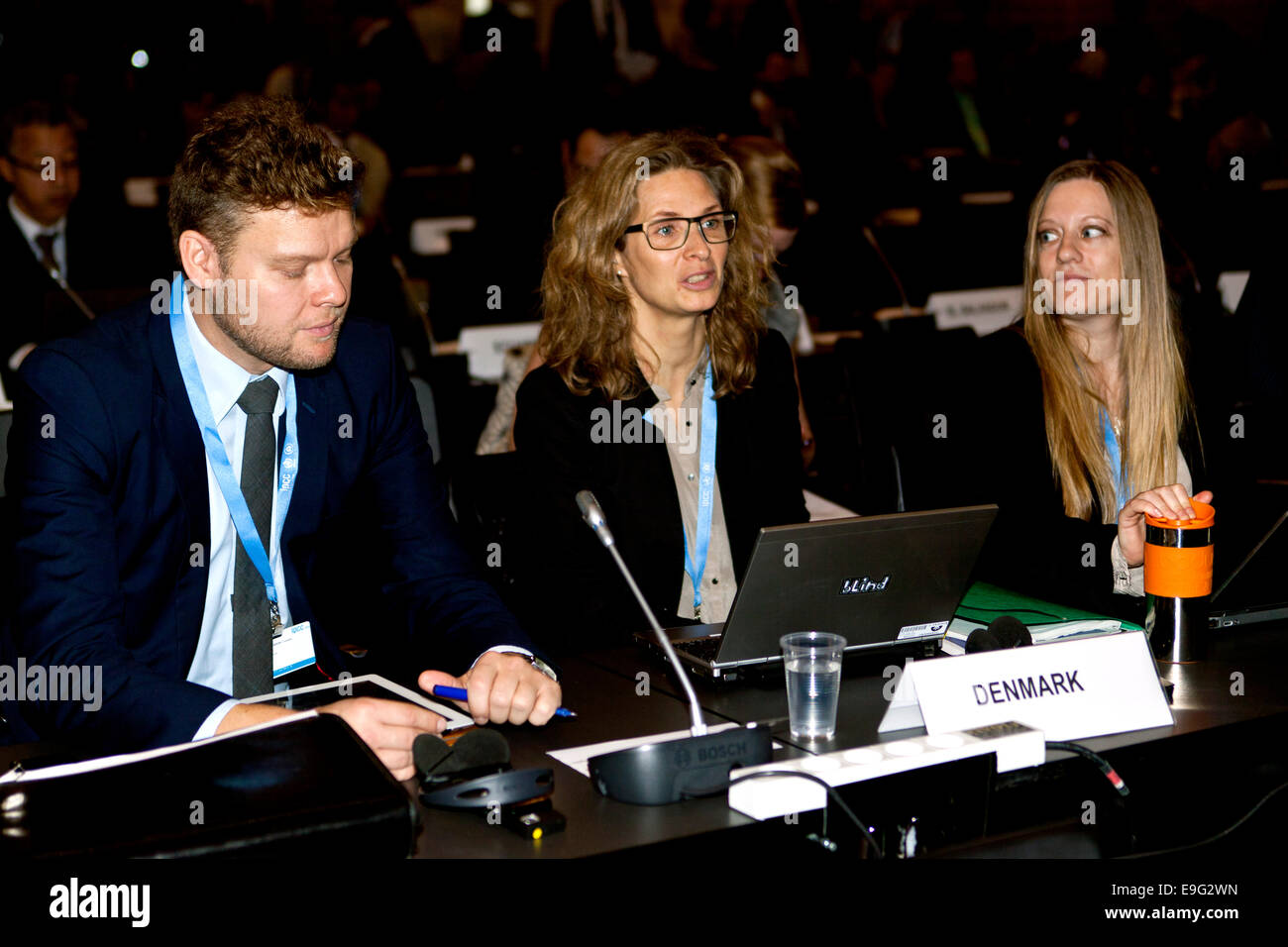 Copenhagen, Danimarca. 27 ottobre, 2014. I delegati provenienti dalla Danimarca all'IPCC cerimonia di apertura a Copenhagen il lunedì. Credito: OJPHOTOS/Alamy Live News Foto Stock