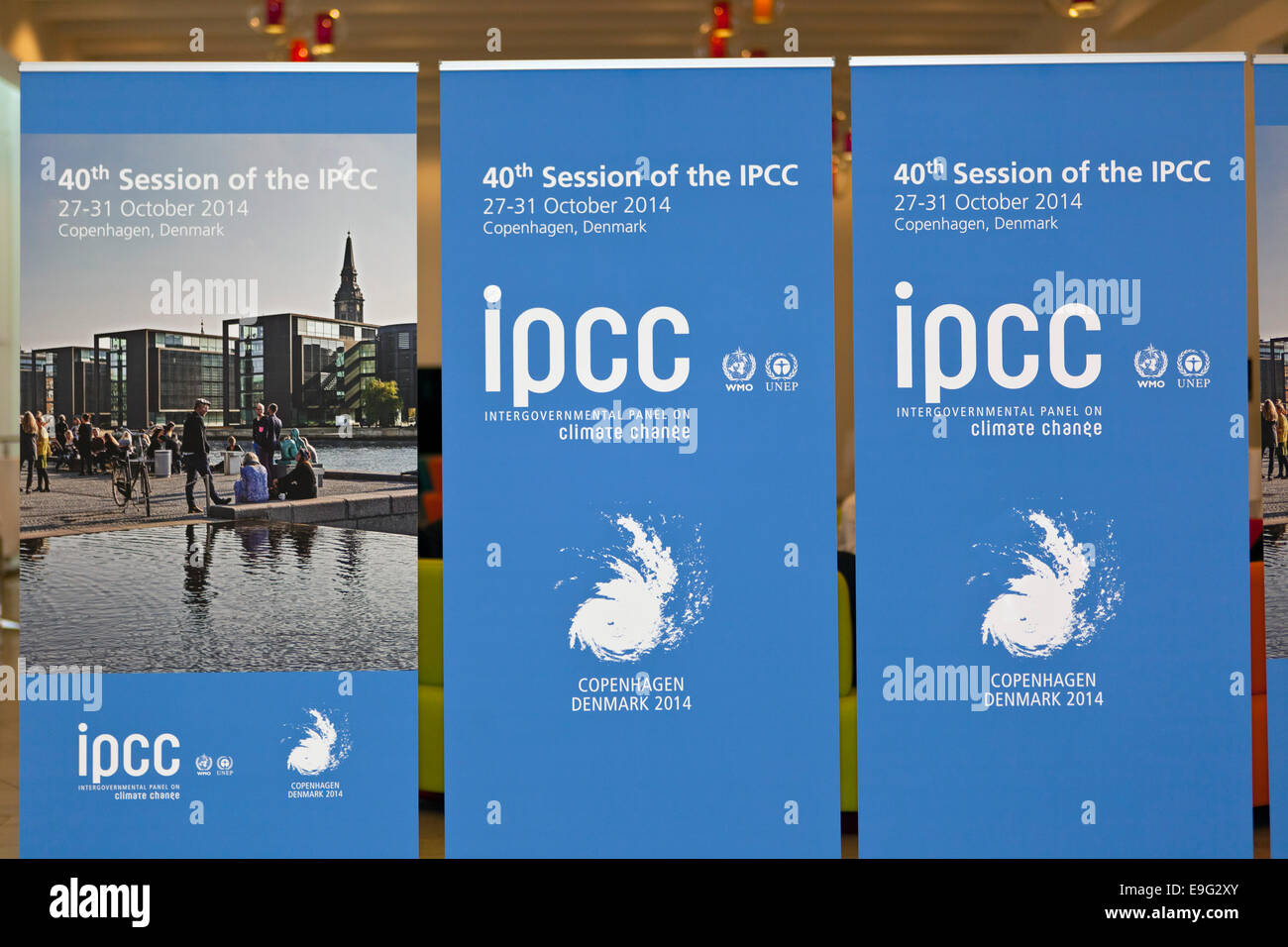 Copenhagen, Danimarca. 27 ottobre, 2014. Il clima delle Nazioni Unite il pannello - IPCC - Poster per la quarantesima sessione che si terrà a Copenaghen dal questo lunedì e termina in una conferenza stampa domenica 2 novembre. Credito: OJPHOTOS/Alamy Live News Foto Stock