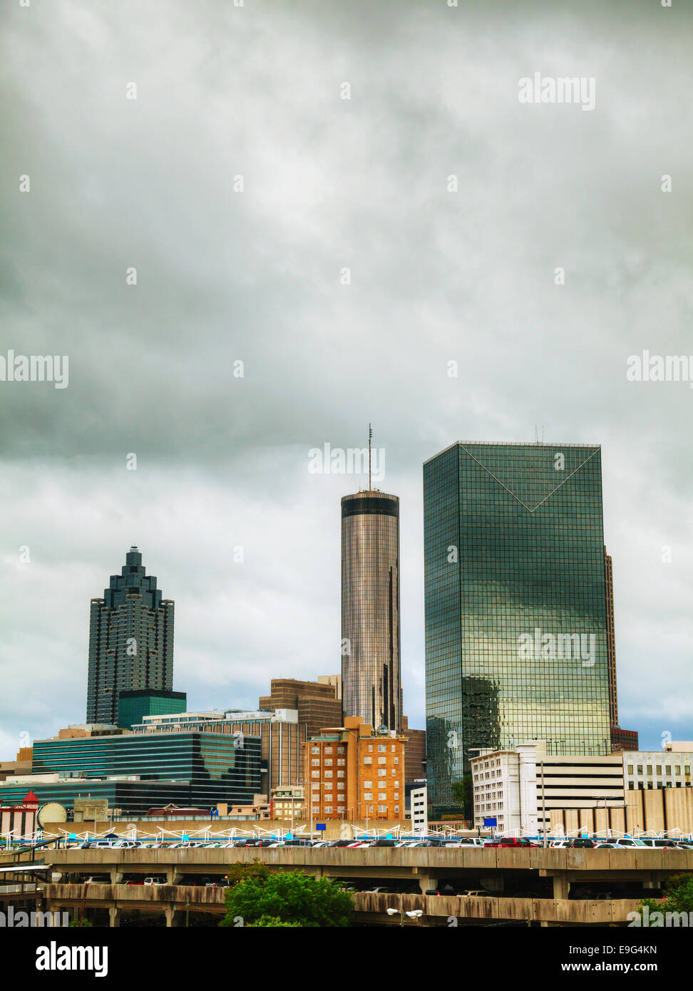 Il centro cittadino di Atlanta, Georgia in un giorno nuvoloso Foto Stock