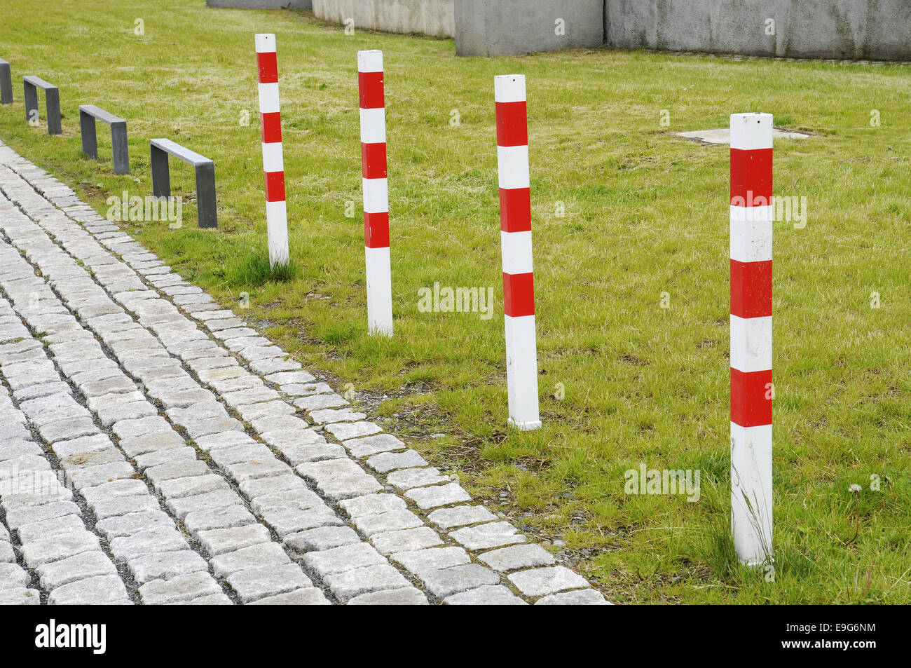 Il bianco e il rosso barriera, Dortmund, Germania Foto Stock