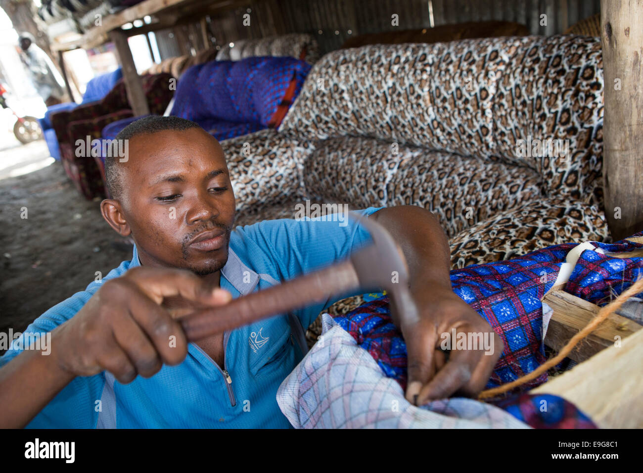 Tappezziere e negozio di arredamento a Dar es Salaam, Tanzania Africa Orientale. Foto Stock