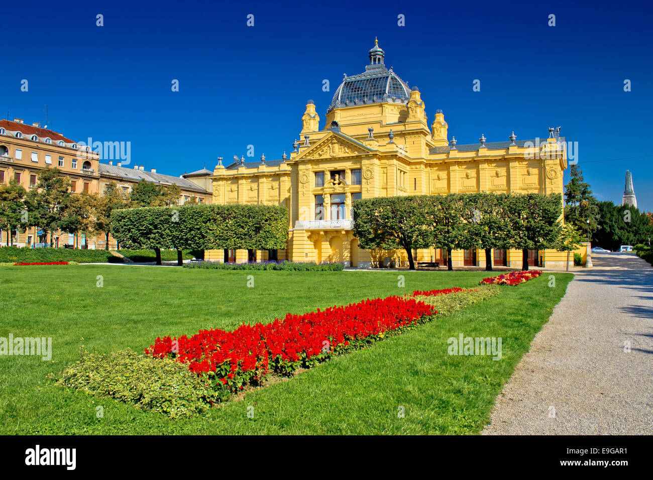 Padiglione di Arte in un colorato parco, Zagabria Foto Stock
