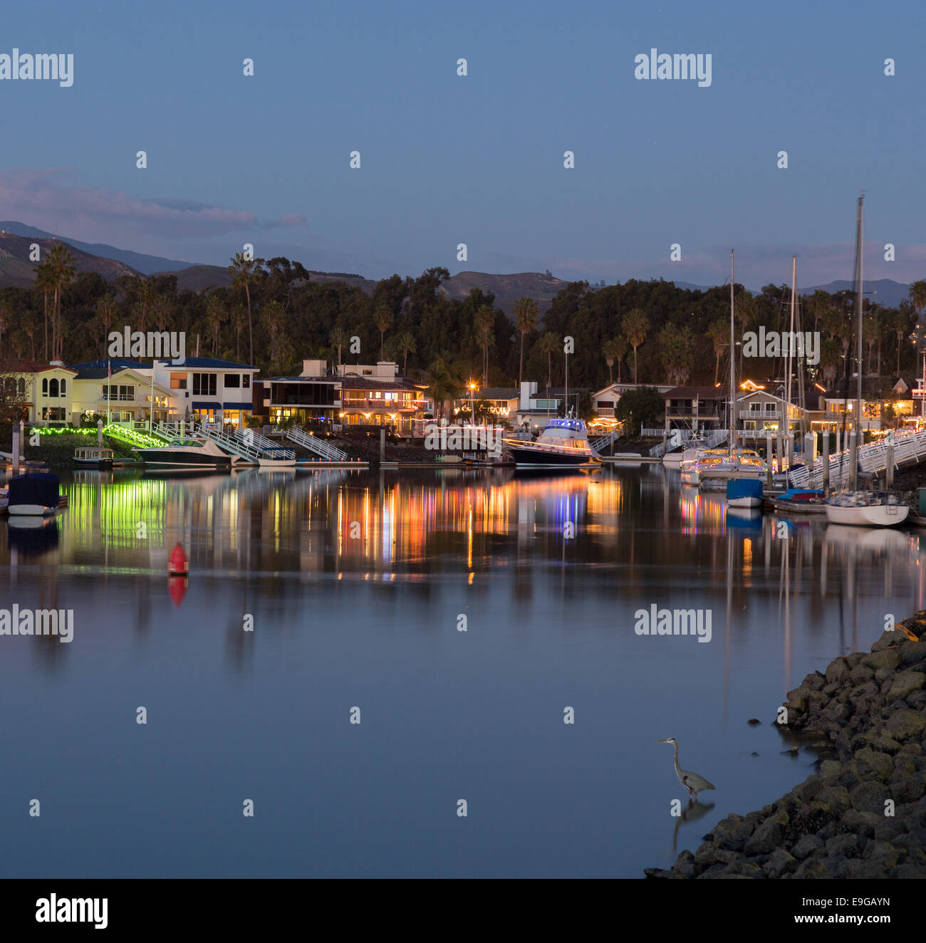 Costoso case e barche ventura Foto Stock