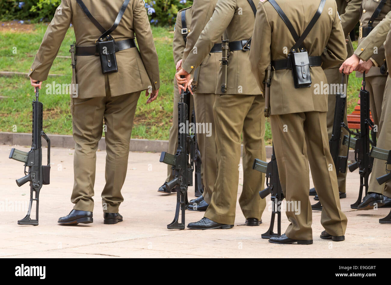 Lo spagnolo il personale delle forze armate in anticipo della parata militare Foto Stock