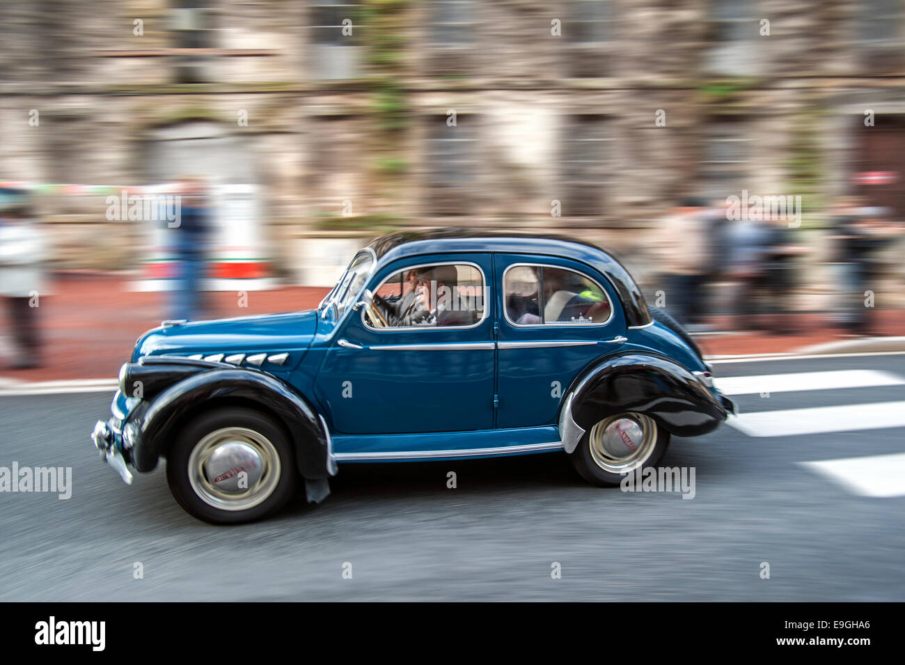 Classic Car Panhard Dyna X durante la Embouteillage de la Route Nationale 7, avviene per auto d'epoca a Lapalisse, Francia Foto Stock