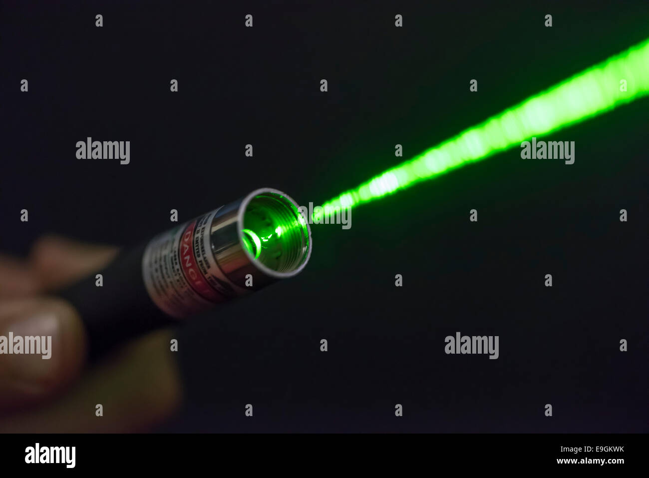 Green laser beam immagini e fotografie stock ad alta risoluzione - Alamy
