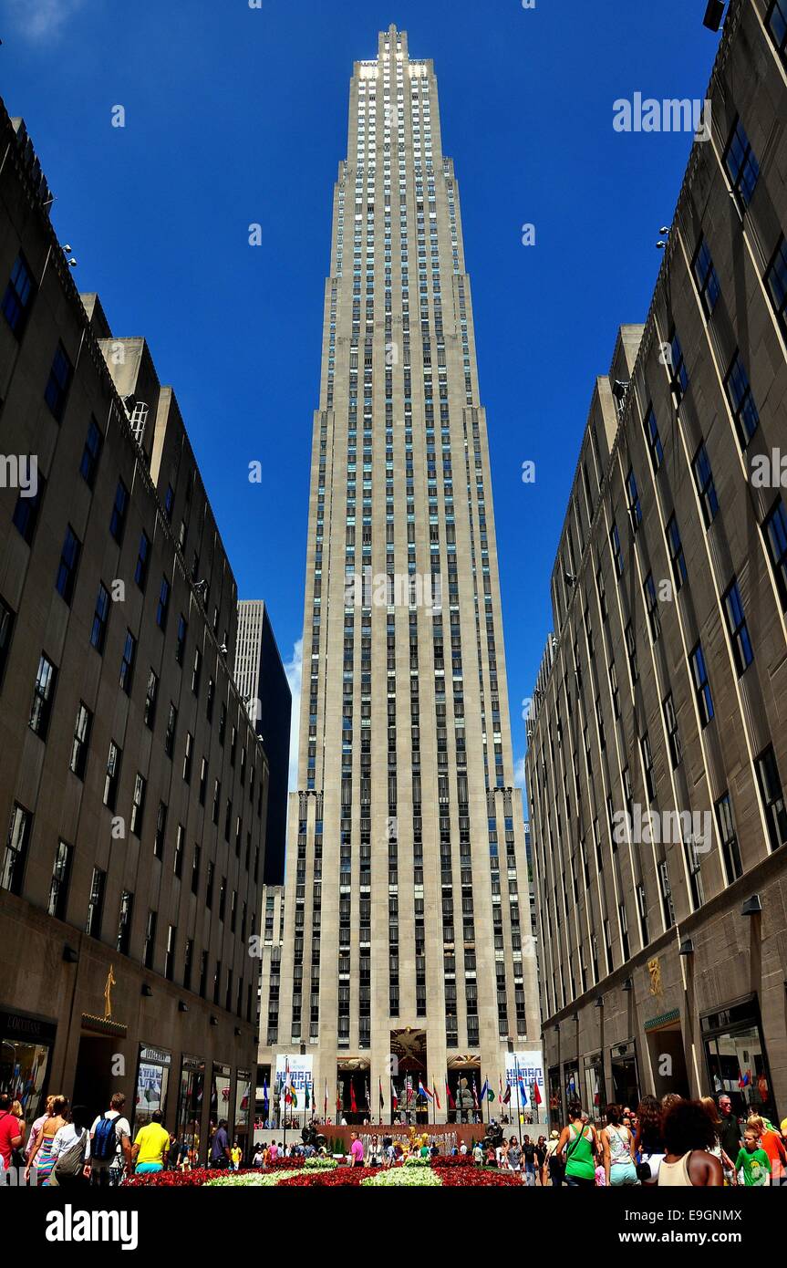 NYC: i giardini di canale e 65 piani GE Edificio, 30 Rockefeller Center * Foto Stock