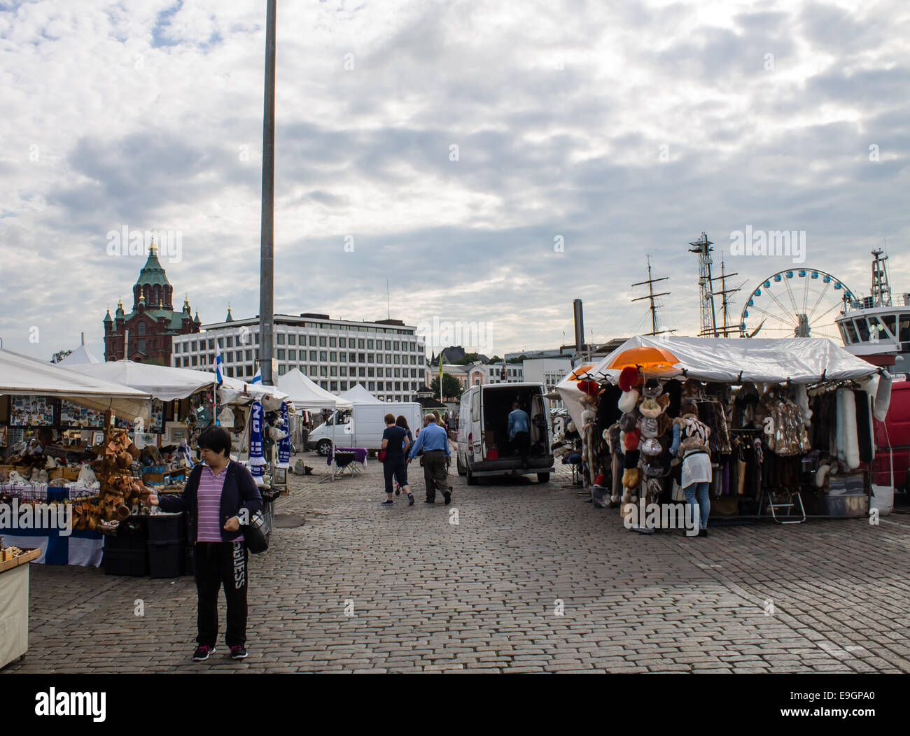 La vita a Helsinki la piazza del mercato, estate 2014. Foto Stock