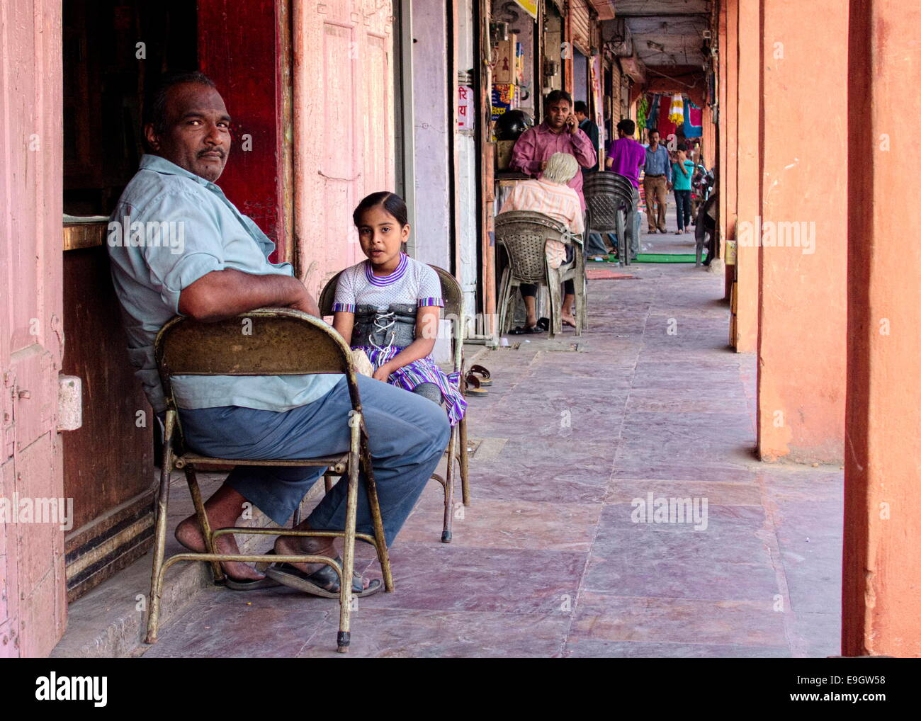 Vivace strada attività a Jaipur la città rosa Foto Stock