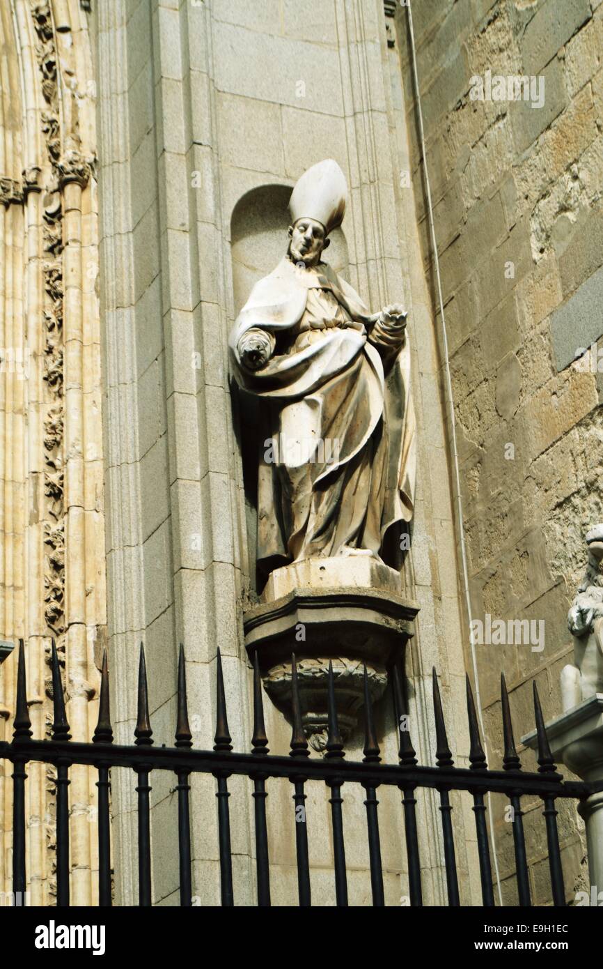 Statua di Monaco il castello di Toledo Spagna architettura classica Foto Stock