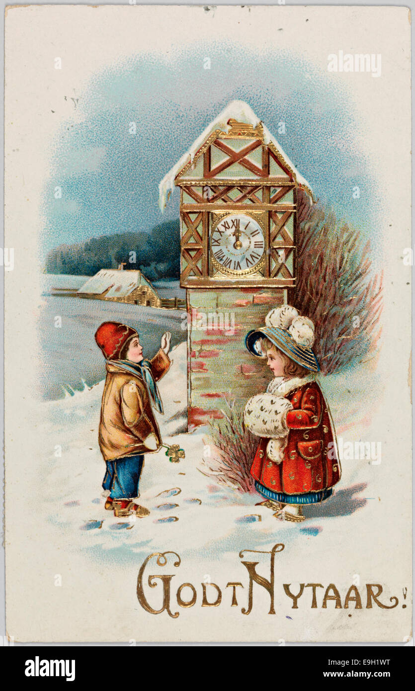 Un biglietto di Capodanno del 1915, con bambini e simboli della fortuna come quadrifogli e orologi. Il biglietto, intitolato "Godt Nytaar" (felice anno nuovo), riflette lo spirito festivo delle celebrazioni del capodanno norvegese dell'inizio del XX secolo. Foto Stock