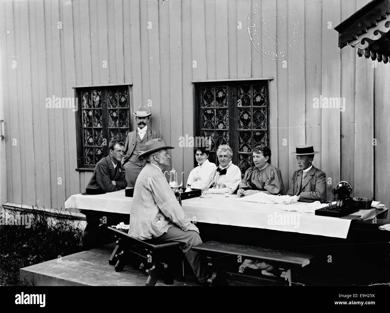 Kaffepause på gårdsplassen på Aulestad, juli 1896 Foto Stock