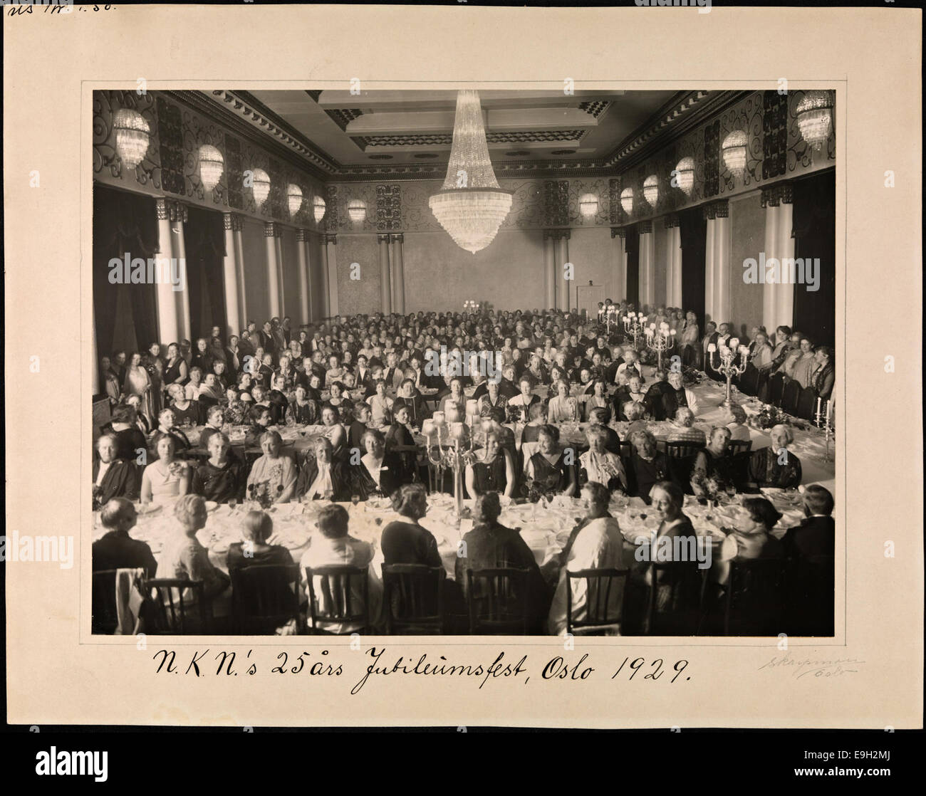 Questa fotografia mostra la celebrazione del 25° anniversario del Consiglio nazionale delle donne norvegesi (N.K.N.) a Oslo nel 1929. L'evento segnò un momento significativo nella storia dei diritti e della difesa delle donne in Norvegia. Foto Stock