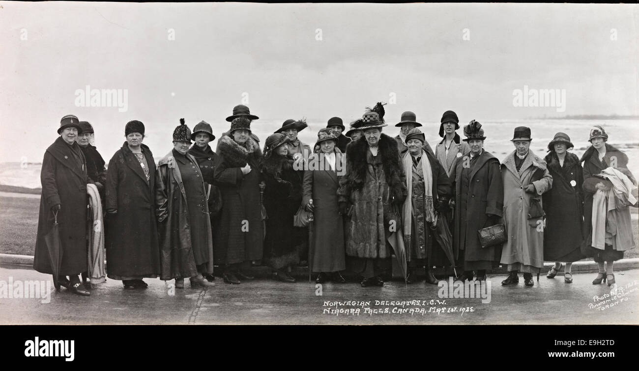Una fotografia dei delegati norvegesi, tra cui Betzy Kjelsberg, che parteciperanno all'evento International Council of Women (ICW) alle Cascate del Niagara, in Canada, il 1° maggio 1925. L'immagine evidenzia la partecipazione delle donne ai movimenti internazionali per i diritti delle donne. Foto Stock