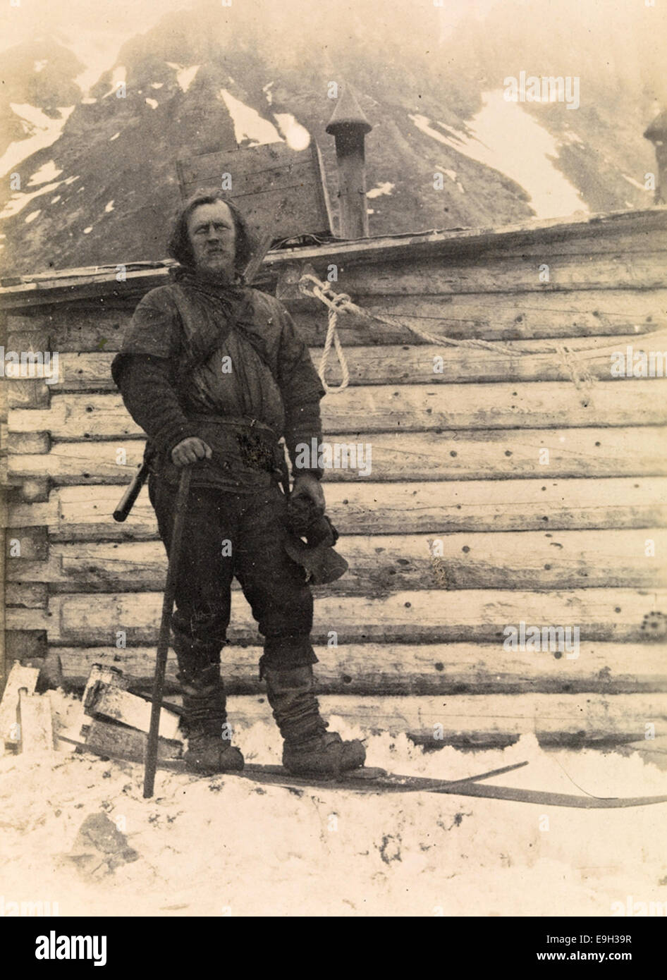 Questo ritratto del 1896 mostra Fridtjof Nansen, il famoso esploratore artico, che indossa un tipico abbigliamento da spedizione. Nansen è raffigurato come una figura pionieristica nell'esplorazione polare, particolarmente noto per le sue spedizioni artiche. Foto Stock